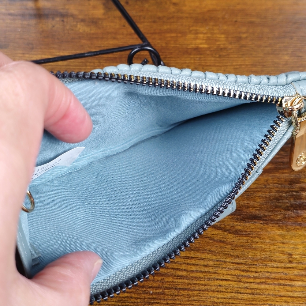 Adrienne Vittadini Quilted Green Wristlet with‎ Gold Hardware - Picture 8 of 8
